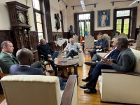 Bagé trata de irmanamento com cidade do Togo em reunião na Prefeitura