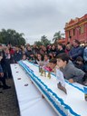 Bagé comemora 214 anos com bolo de mais de seis metros doado pelo Banrisul