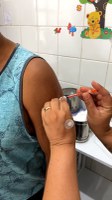 Campanha de vacinação contra a gripe começa para profissionais da Saúde e idosos