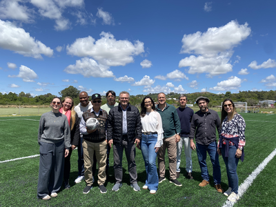 Campo de futebol society é entregue à comunidade