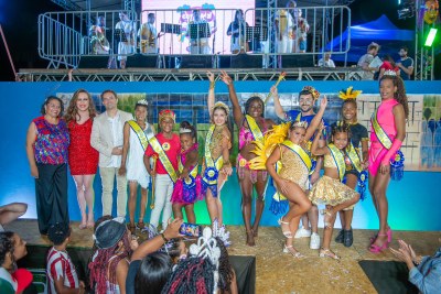 Carnaval no tempo das marchinhas em Santa Thereza reúne 6 mil pessoas e escolhe corte do carnaval