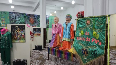 Casa de Cultura inaugura exposição sobre o Carnaval de Bagé com apresentação da bateria e corte carnavalesca