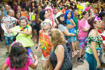 Cerca de 5 mil Pessoas Passaram pela Segunda Noite de Carnaval no tempo das marchinhas em Santa Thereza