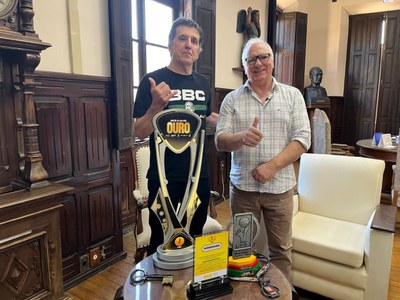 Conquistas do BBC (Bagé Basquetebol Clube) são apresentadas ao prefeito em exercício