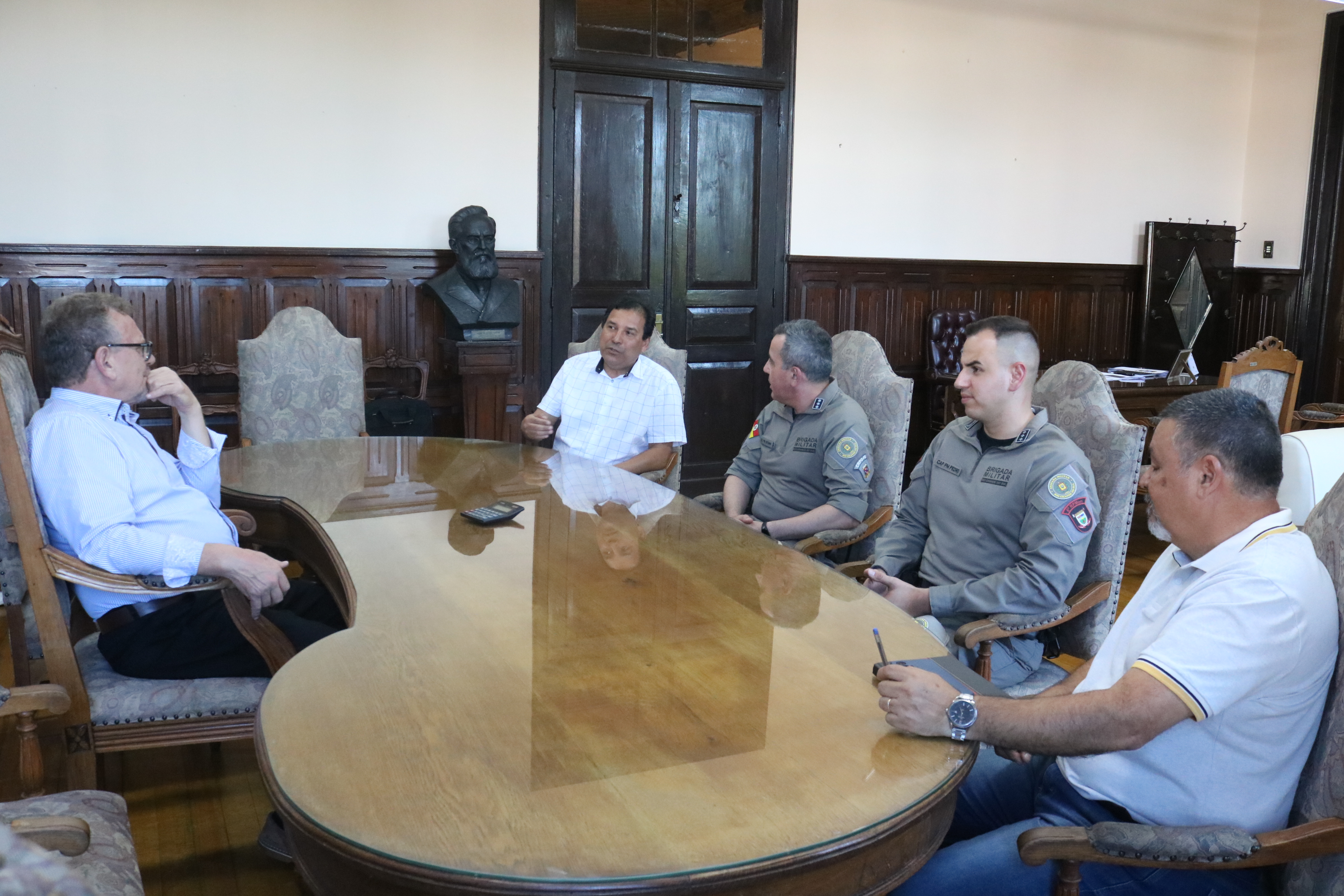 Reunião sobre Segurança Pública conta com comandante regional da Polícia Ostensiva da Brigada Militar