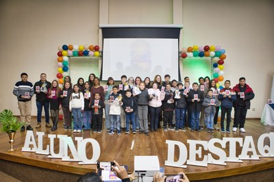 Smed homenageia estudantes com Troféu Aluno Destaque