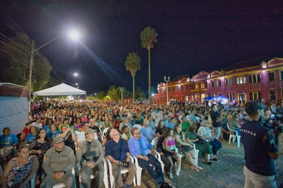 Em evento de abertura do ano letivo, Mainardi anuncia aumento salarial para o magistério