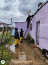 Equipes prosseguem em reparos causados pela chuva