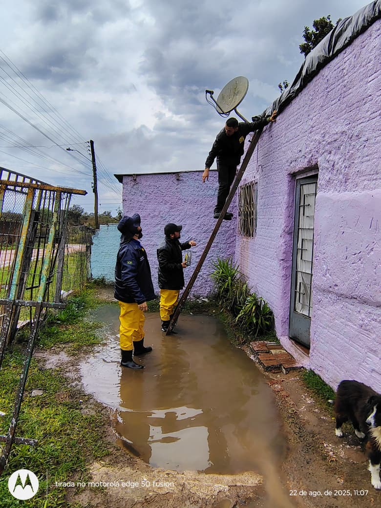 Equipes prosseguem em reparos causados pela chuva