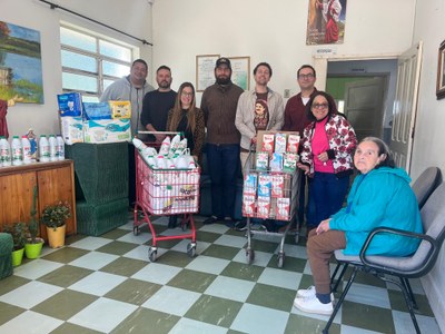 Evento de leitura de "Porongos" arrecada 300 litros de leite e 177 pacotes de fraldas geriátricas