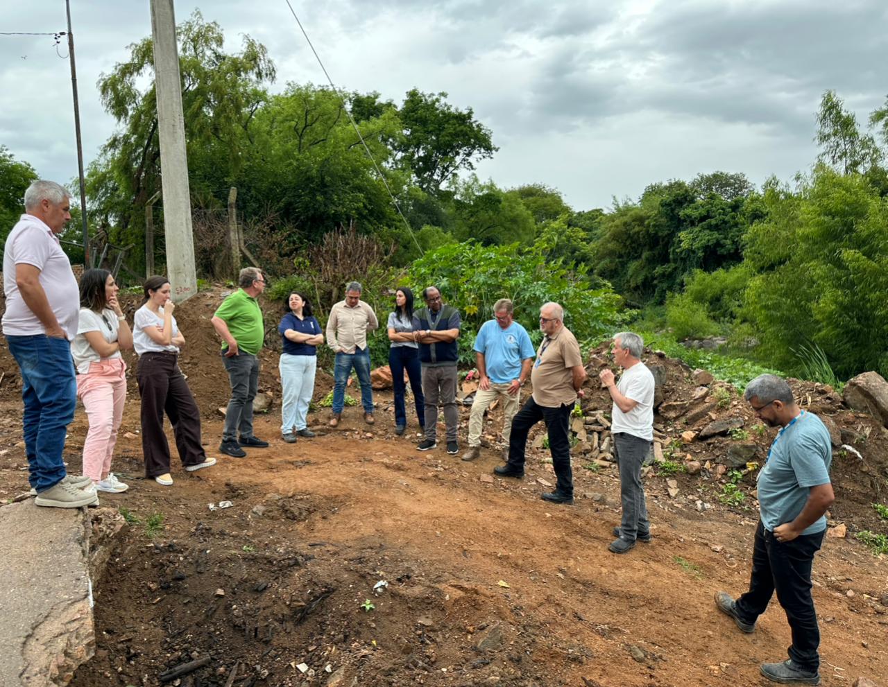 Executivo acompanha obra do Daeb no Passo do Onze — Prefeitura de Bagé