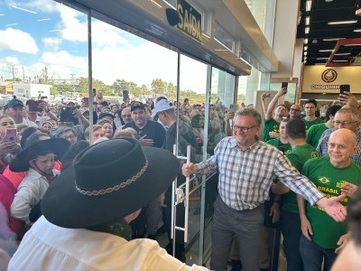 Executivo marca presença na inauguração da Havan