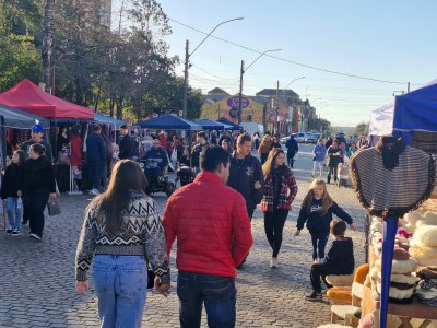 Feira de Dia dos Pais movimenta vendas de pequenos empreendedores