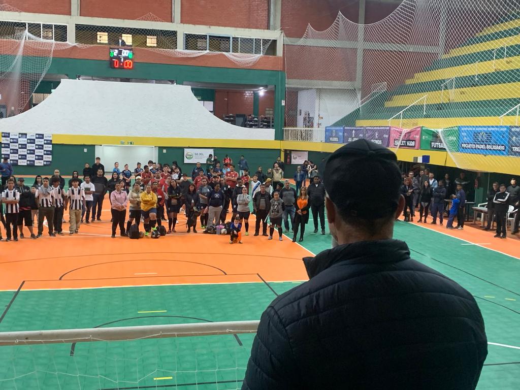 Governo Municipal entrega novo piso de quadra do Militão à comunidade