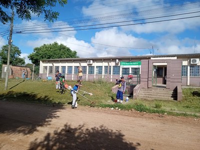 Governo Municipal promove limpeza de áreas externas de postos de saúde