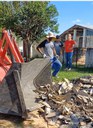 Governo Municipal realiza a coleta de telhas danificadas pelo granizo