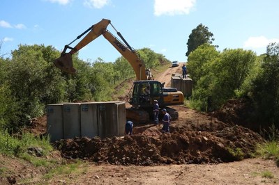 Inicia obra de construção de ponte na estrada Bispo Atalício Pitan