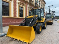 Município adquire retroescavadeira e rolo compactador
