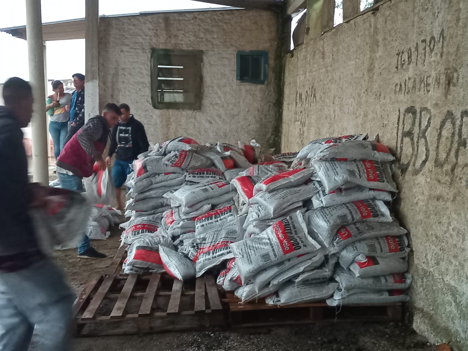 Município recebe insumos para ampliação da operação tapa-buraco