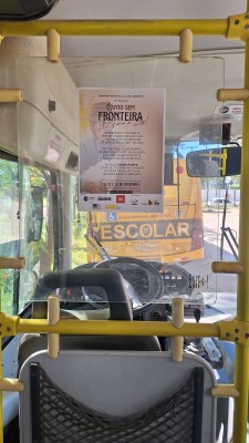 Parceria leva poesia para dentro de veículos escolares