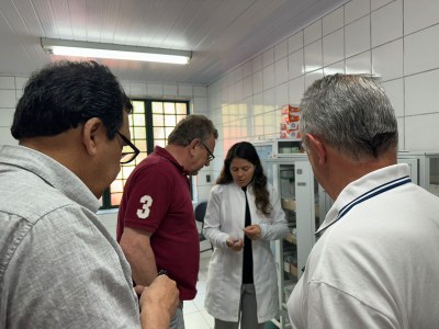 Prefeito e Secretário de Saúde visitam posto de saúde do bairro Popular