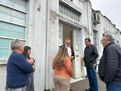 Prefeito e secretário de Saúde visitam Posto Sá Monmany