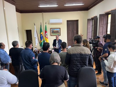Prefeito Mario Mena Kalil anuncia pediatra na UPA e medidas para valorização dos servidores concursados