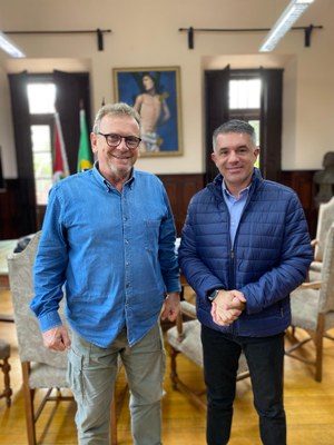 Prefeito recebe secretário de Reconstrução do RS para tratar da recuperação de prédios públicos atingidos pelo granizo