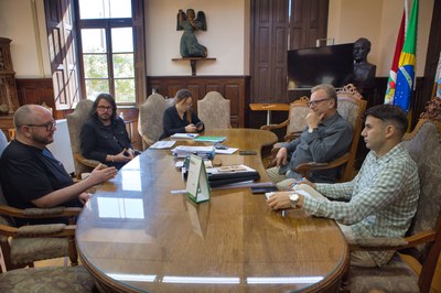 Prefeito se reúne com Sinprofem e debate pautas de interesse de professores e funcionários