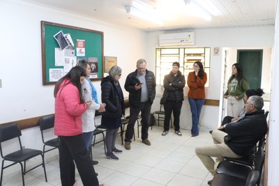 Prefeito visita posto e Cras do Prado Velho