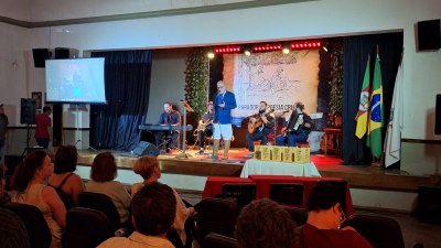 Prefeitura promove show com o músico João de Almeida Neto