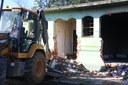 Prefeitura realiza demolição do prédio condenado na Praça Doutor Albano Prefeitura realiza demolição do prédio condenado na Praça Doutor Albano
