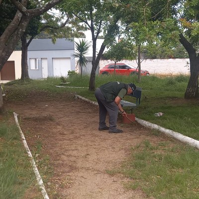 Prefeitura realiza vistoria em praças para controle de carrapatos e outros parasitas