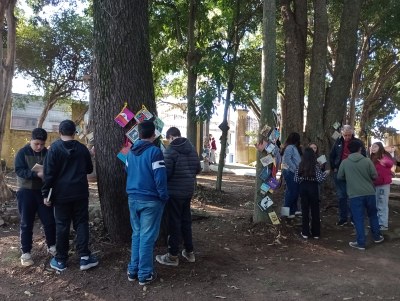 Projeto Frutos do Saber distribui livros e inspira jovens leitores em Bagé