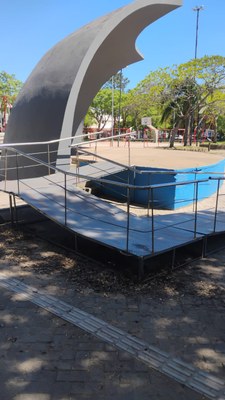 Rampa de acessibilidade é instalada na Praça de Esportes