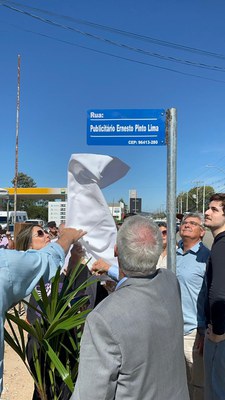 Rua no bairro Malafaia passa a se chamar Publicitário Ernesto Pinto Lima