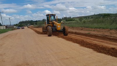 SDR recebe recursos para transporte de cascalhos a estradas rurais