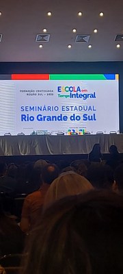 Secretária de Educação participa de Seminário sobre escolas em tempo integral