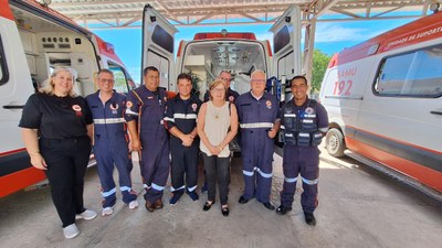 Secretaria de Saúde entrega nova ambulância ao Samu