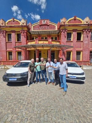 Secretaria de Saúde recebe dois automóveis 0km a partir de emenda parlamentar