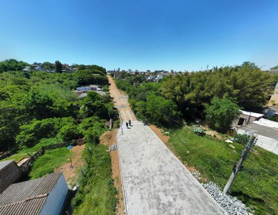 Seinfra avança em calçamento em trecho da rua Carlos Mangabeira