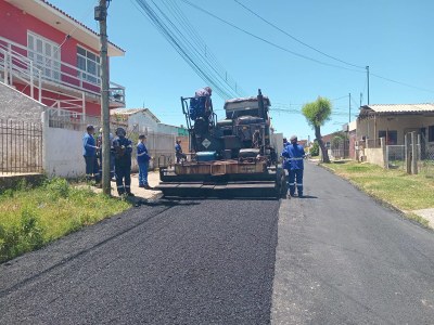 Seinfra avança em trabalho de reperfilamento asfáltico no Morgado Rosa