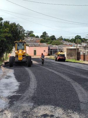 Seinfra prossegue nos trabalhos de reperfilamento asfáltico no bairro Passo das Pedras