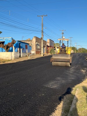 Seinfra realiza trabalho de reperfilamento asfáltico no Narciso Suñe